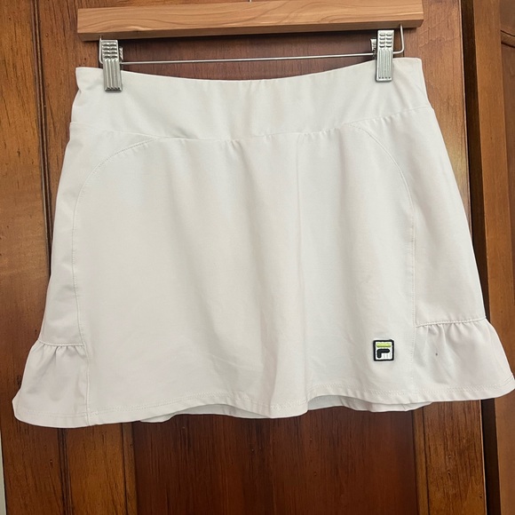 White Fila tennis or golf skort - Size M - Picture 3 of 9